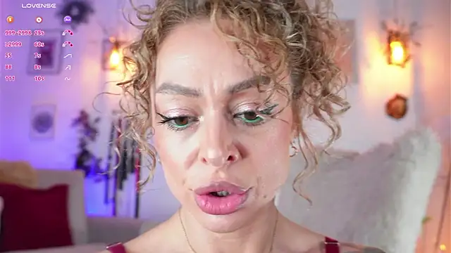 Snapshot of curlynatashaa chatting on 01-17-26, 05:45 curlynatashaa online show from 01-17-26, 05:45