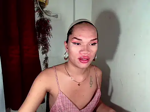 Snapshot of amandareddragon chatting on 10-25-25, 05:15 amandareddragon online show from 10-25-25, 05:15