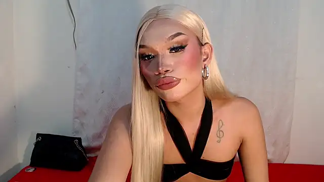 Snapshot of amandareddragon chatting on 11-08-25, 10:15 amandareddragon online show from 11-08-25, 10:15