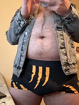 Snapshot of KingAdonisss chatting on 11-19-25, 08:42 KingAdonisss online show from 11-19-25, 08:42