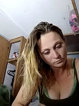 Snapshot of Queen2454 chatting on 04-15-26, 07:59 Queen2454 online show from 04-15-26, 07:59