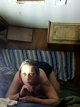 Snapshot of Queen2454 chatting on 05-10-26, 03:33 Queen2454 online show from 05-10-26, 03:33