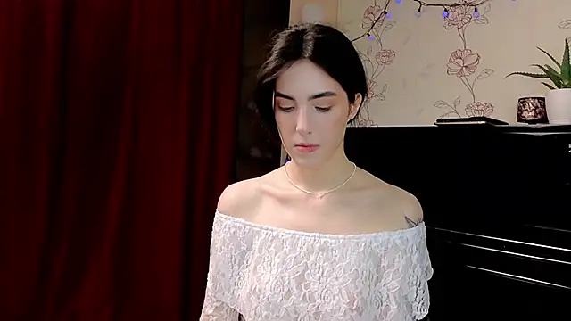 Snapshot of di_moon chatting on 10-11-25, 02:26 di moon online show from 10-11-25, 02:26