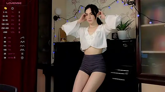 Snapshot of di_moon chatting on 10-12-25, 02:27 di moon online show from 10-12-25, 02:27