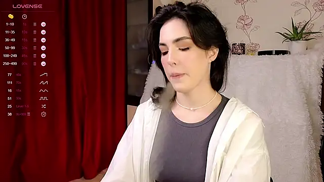 Snapshot of di_moon chatting on 10-29-25, 04:31 di moon online show from 10-29-25, 04:31