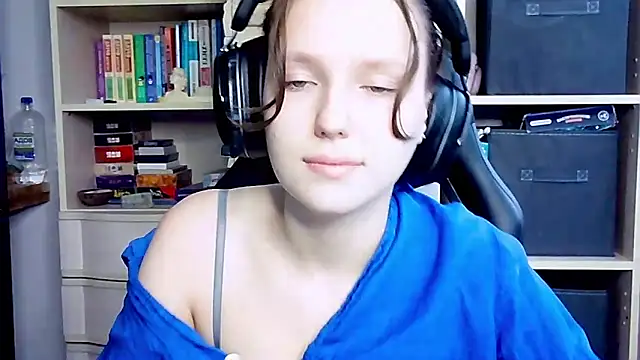 Snapshot of Diana-back chatting on 10-06-25, 06:33 Diana-back online show from 10-06-25, 06:33