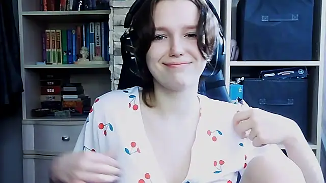 Snapshot of Diana-back chatting on 10-07-25, 06:54 Diana-back online show from 10-07-25, 06:54