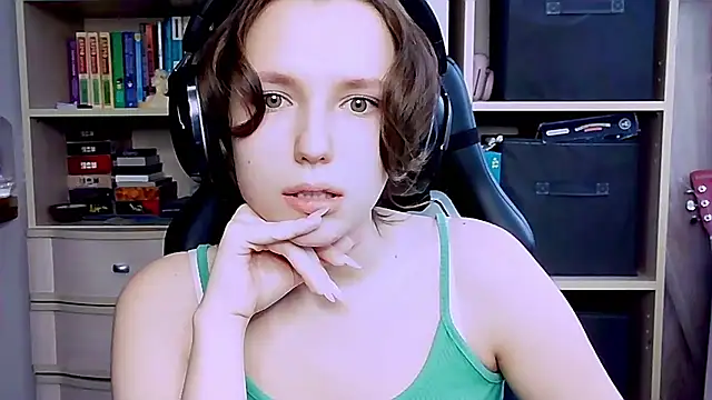 Snapshot of Diana-back chatting on 10-11-25, 07:51 Diana-back online show from 10-11-25, 07:51