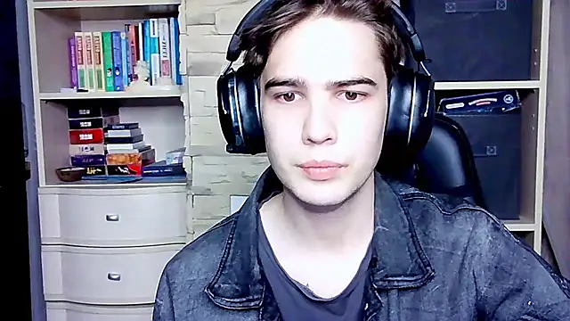  Chris Next Door  online show from 10-09-25, 05:00