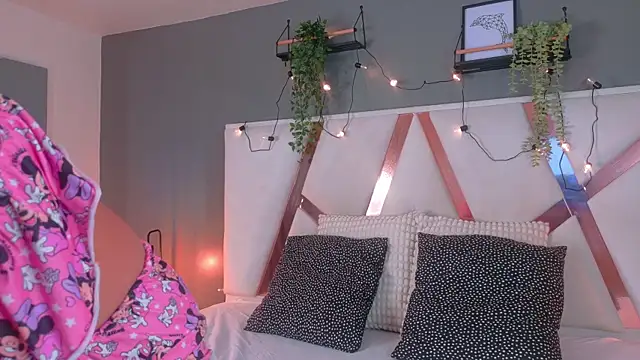 Snapshot of Julietasweett__ chatting on 10-14-25, 12:06 Julietasweett online show from 10-14-25, 12:06