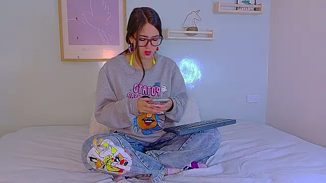 Snapshot of Julietasweett__ chatting on 11-15-25, 12:02 Julietasweett online show from 11-15-25, 12:02