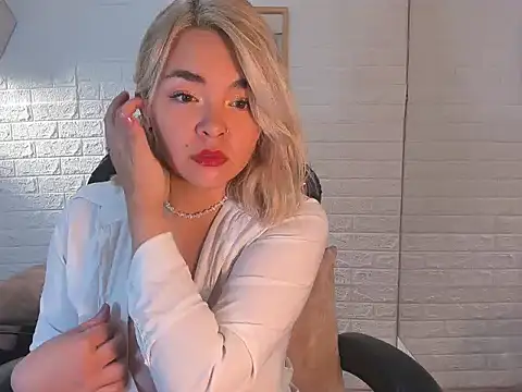 Snapshot of Eily_Blunts chatting on 10-09-25, 12:36 Eily Blunts online show from 10-09-25, 12:36