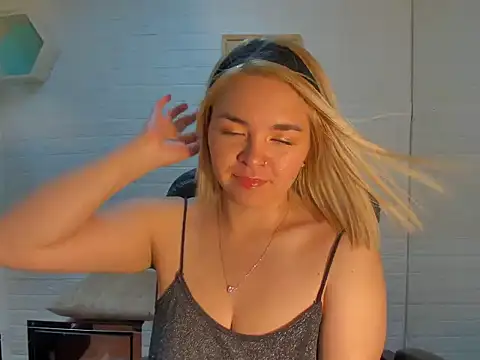 Snapshot of Eily_Blunts chatting on 10-15-25, 07:58 Eily Blunts online show from 10-15-25, 07:58