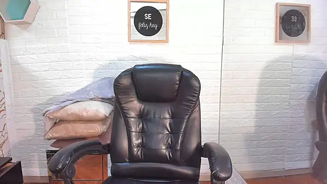 Snapshot of Eily_Blunts chatting on 10-29-25, 01:02 Eily Blunts online show from 10-29-25, 01:02