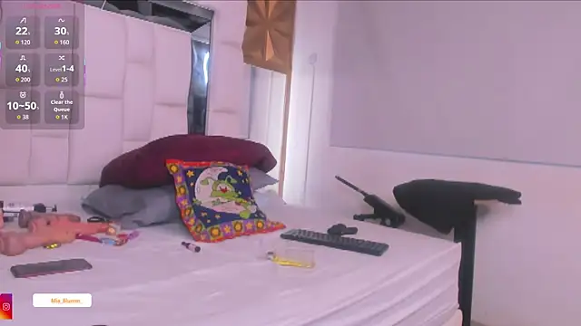 Snapshot of Mia_blumm chatting on 11-07-25, 12:16 Mia blumm online show from 11-07-25, 12:16