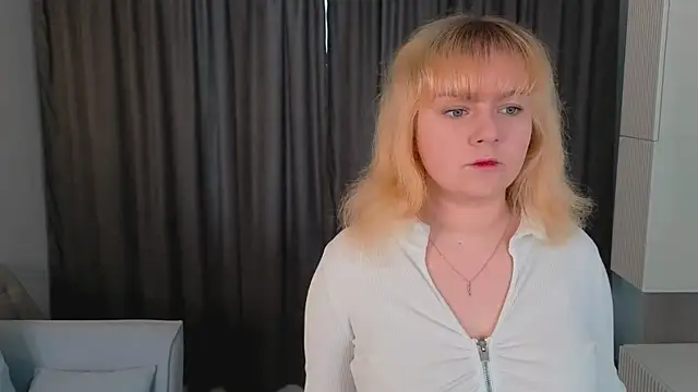Snapshot of Sharon_Riley_ chatting on 09-29-25, 06:18 Sharon Riley online show from 09-29-25, 06:18