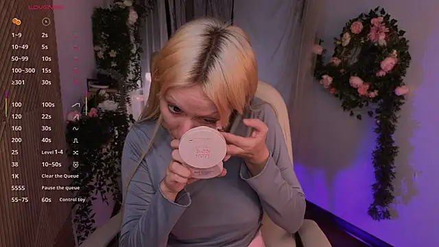 kitten murray  online show from 11-18-25, 05:34