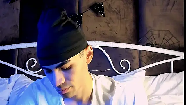 Snapshot of JaremyHarris chatting on 11-01-25, 08:11 JaremyHarris online show from 11-01-25, 08:11