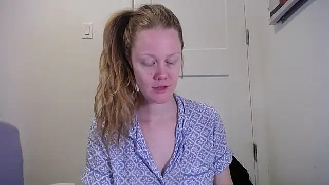 Snapshot of naughtyfox89 chatting on 03-22-26, 03:32 naughtyfox89 online show from 03-22-26, 03:32