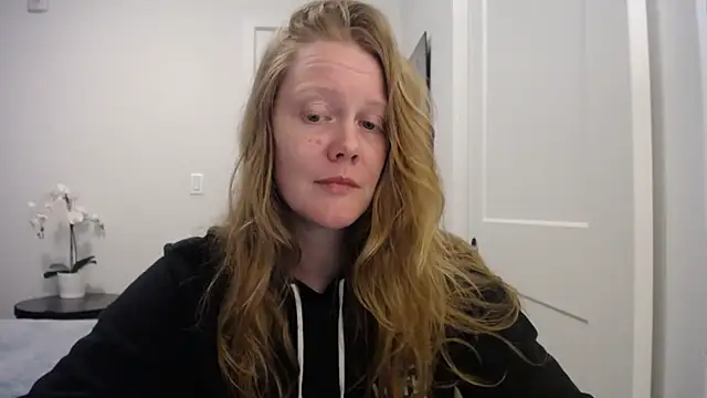 Snapshot of naughtyfox89 chatting on 04-18-26, 03:21 naughtyfox89 online show from 04-18-26, 03:21