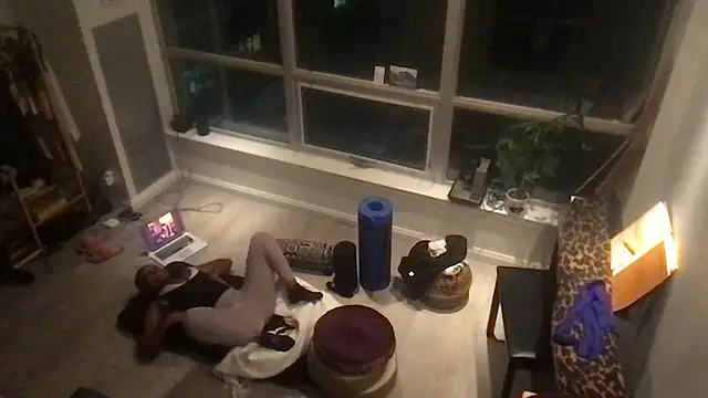 Snapshot of tia___fox chatting on 10-28-25, 03:54 tia   fox online show from 10-28-25, 03:54