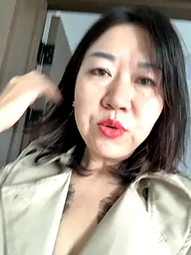 Snapshot of siru-love chatting on 10-16-25, 03:40 siru-love online show from 10-16-25, 03:40