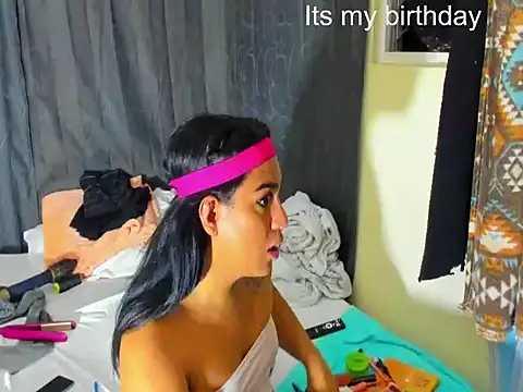 RobertaxGutierrez online show from 12-21-25, 12:29