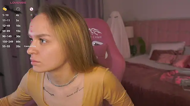 Snapshot of KathyRossi chatting on 10-19-25, 06:36 KathyRossi online show from 10-19-25, 06:36