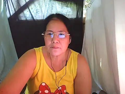 Snapshot of milagrose_rose chatting on 05-26-26, 03:35 milagrose rose online show from 05-26-26, 03:35