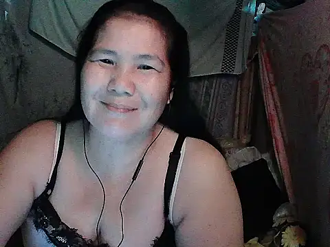 Snapshot of milagrose_rose chatting on 05-27-26, 02:47 milagrose rose online show from 05-27-26, 02:47