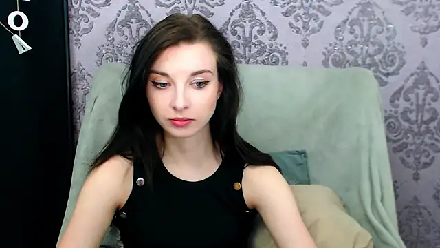DominantLuna online show from 05-04-26, 07:21