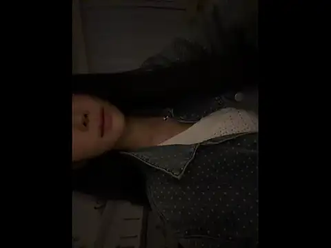 Snapshot of xiaowan_x chatting on 11-14-25, 03:33 xiaowan x online show from 11-14-25, 03:33