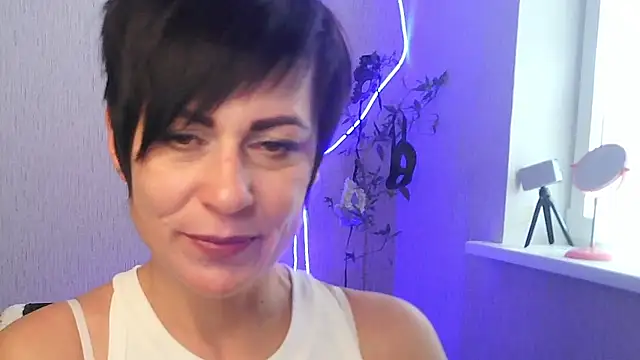 Snapshot of Ashley_Brookss chatting on 11-10-25, 10:58 Ashley Brookss online show from 11-10-25, 10:58