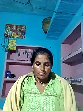 Snapshot of Mohni_cute chatting on 10-31-25, 03:24 Mohni cute online show from 10-31-25, 03:24