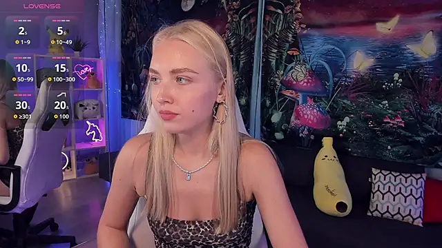 Snapshot of TessaGrays chatting on 10-09-25, 10:24 TessaGrays online show from 10-09-25, 10:24