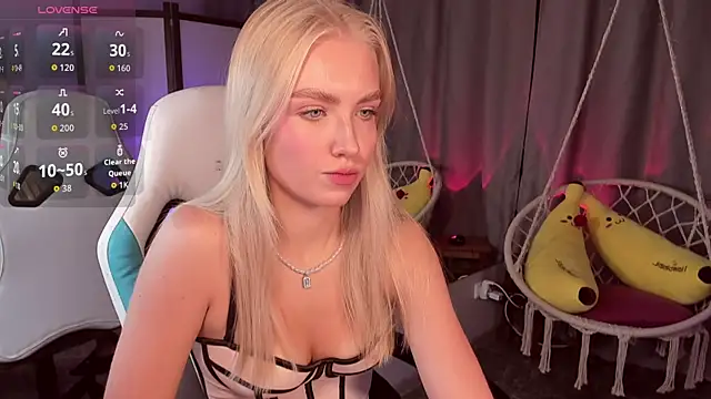 Snapshot of TessaGrays chatting on 10-15-25, 08:36 TessaGrays online show from 10-15-25, 08:36