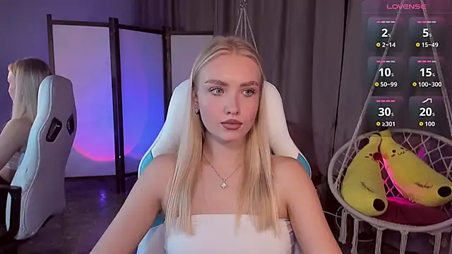 Snapshot of TessaGrays chatting on 10-21-25, 01:34 TessaGrays online show from 10-21-25, 01:34