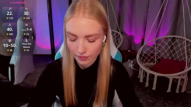 Snapshot of TessaGrays chatting on 11-03-25, 10:16 TessaGrays online show from 11-03-25, 10:16