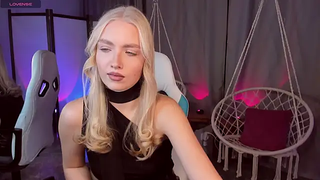 Snapshot of TessaGrays chatting on 11-16-25, 08:09 TessaGrays online show from 11-16-25, 08:09