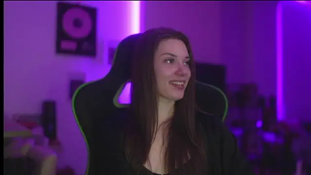 Snapshot of CandyStorm chatting on 03-11-26, 01:22 CandyStorm online show from 03-11-26, 01:22