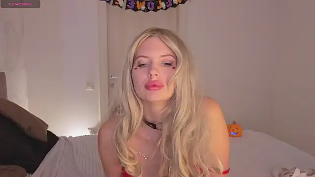 SweetCherryBlonde online show from 11-03-25, 08:59