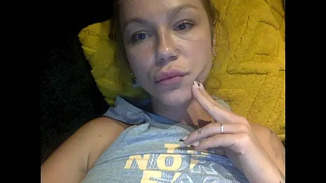 Snapshot of MiraLuna chatting on 10-13-25, 09:04 MiraLuna online show from 10-13-25, 09:04