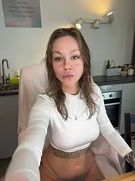 Snapshot of MiraLuna chatting on 01-19-26, 12:31 MiraLuna online show from 01-19-26, 12:31