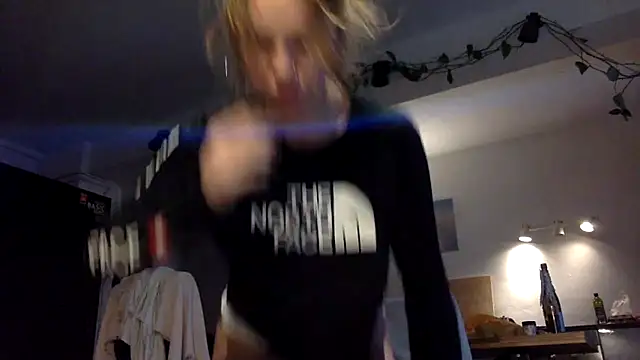 Snapshot of MiraLuna chatting on 02-17-26, 05:19 MiraLuna online show from 02-17-26, 05:19