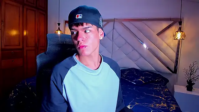 Snapshot of kevienmiet chatting on 09-30-25, 11:15 kevienmiet online show from 09-30-25, 11:15