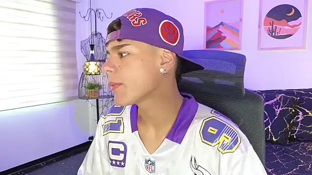 Snapshot of kevienmiet chatting on 10-04-25, 11:19 kevienmiet online show from 10-04-25, 11:19