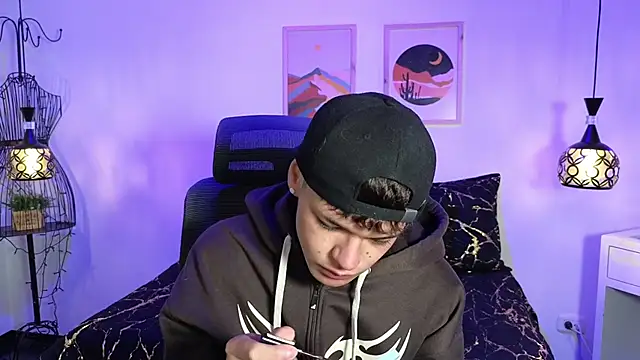 Snapshot of kevienmiet chatting on 10-08-25, 11:41 kevienmiet online show from 10-08-25, 11:41