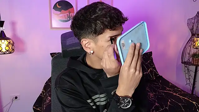 Snapshot of kevienmiet chatting on 10-11-25, 11:31 kevienmiet online show from 10-11-25, 11:31