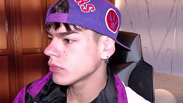 Snapshot of kevienmiet chatting on 10-15-25, 12:16 kevienmiet online show from 10-15-25, 12:16