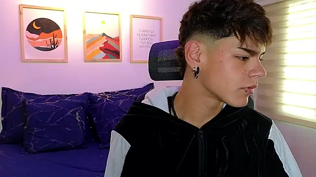 Snapshot of kevienmiet chatting on 10-19-25, 12:06 kevienmiet online show from 10-19-25, 12:06